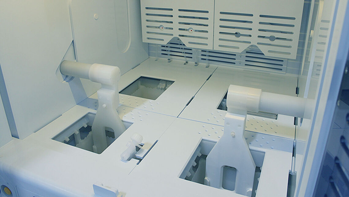 Process and rinse tank with sidewall robot application  Easy configurable, one process and one rinse tank with a sidewall linear robot application.