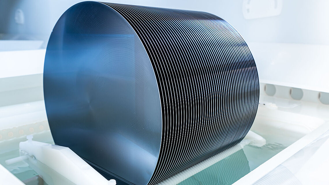 blue 300 mm wafers in etch bath