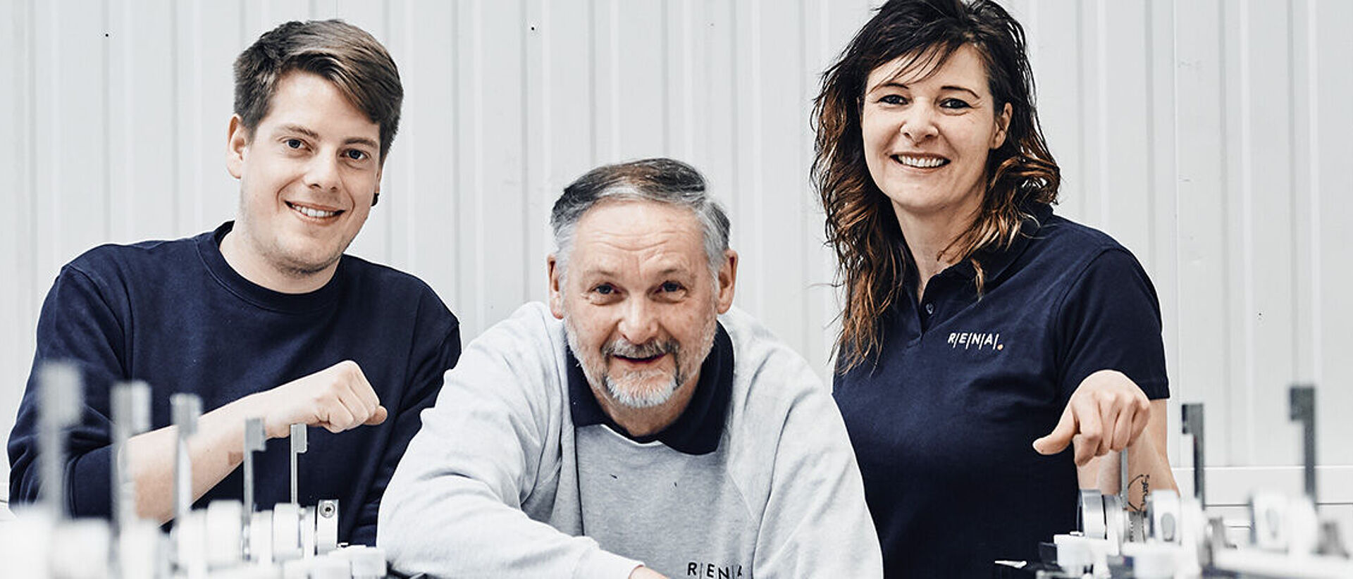 RENA Mitarbeiter vor einem weißen Hintergrund  RENA Mitarbeiter vor einem weißen Hintergrund