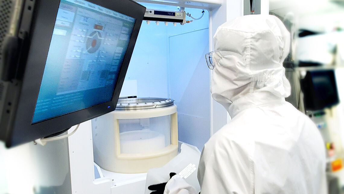 Novel etching methods for new semiconductor materials