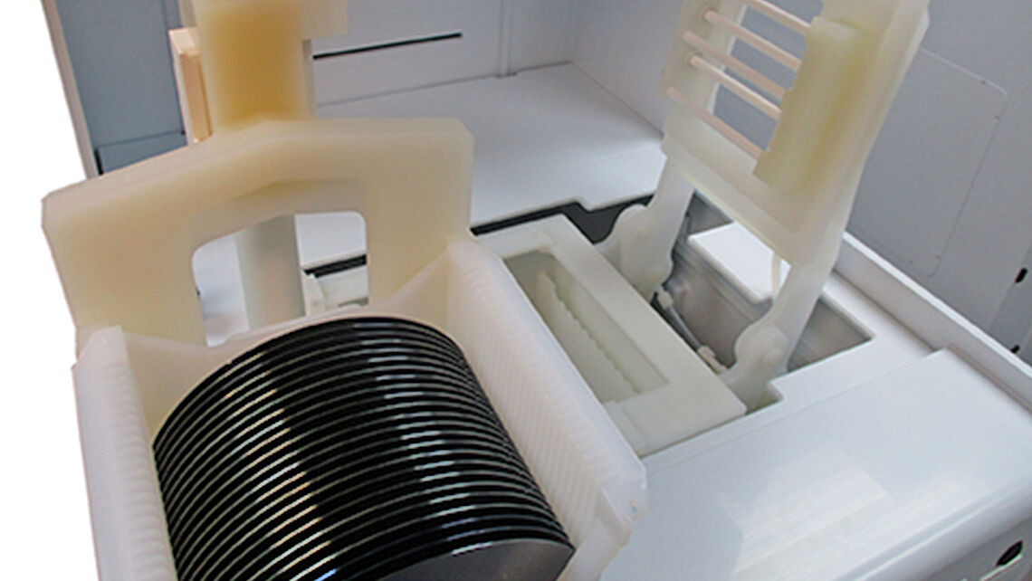 Manually loaded cassettes or automated wafer handling with robot for wafer size solutions for 50-200 mm (2-8" wafer)
