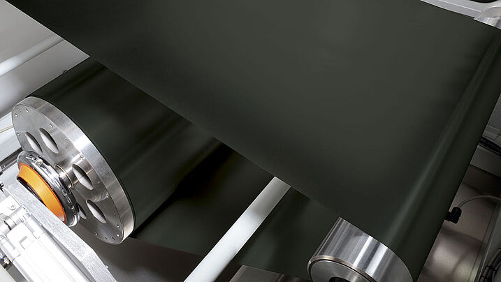  black treadmill in a machine