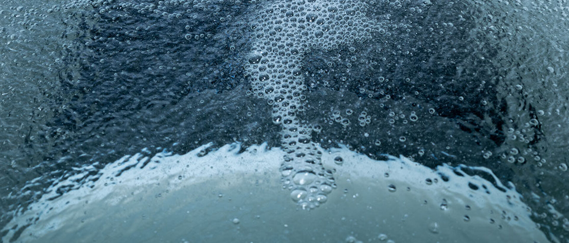 Fluidjet immersion tank