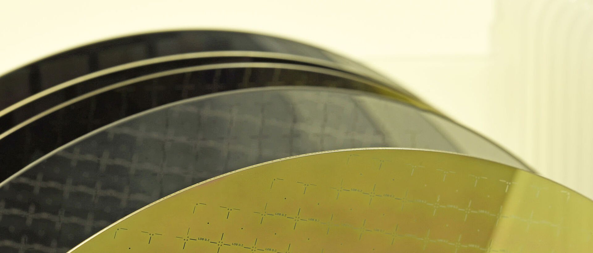 Golden/ Yellow glass wafer plates 