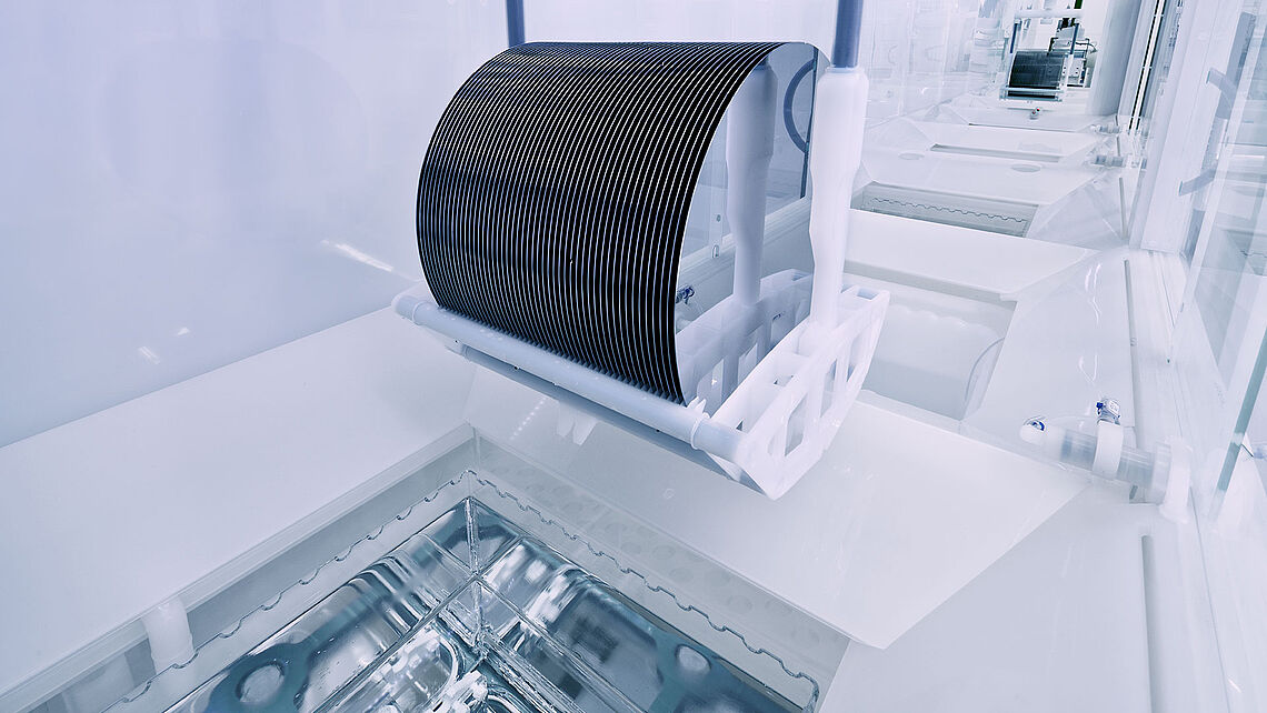 LMC carrier handling over RENA Marangoni Dryer for perfect finishing of the last wafering step