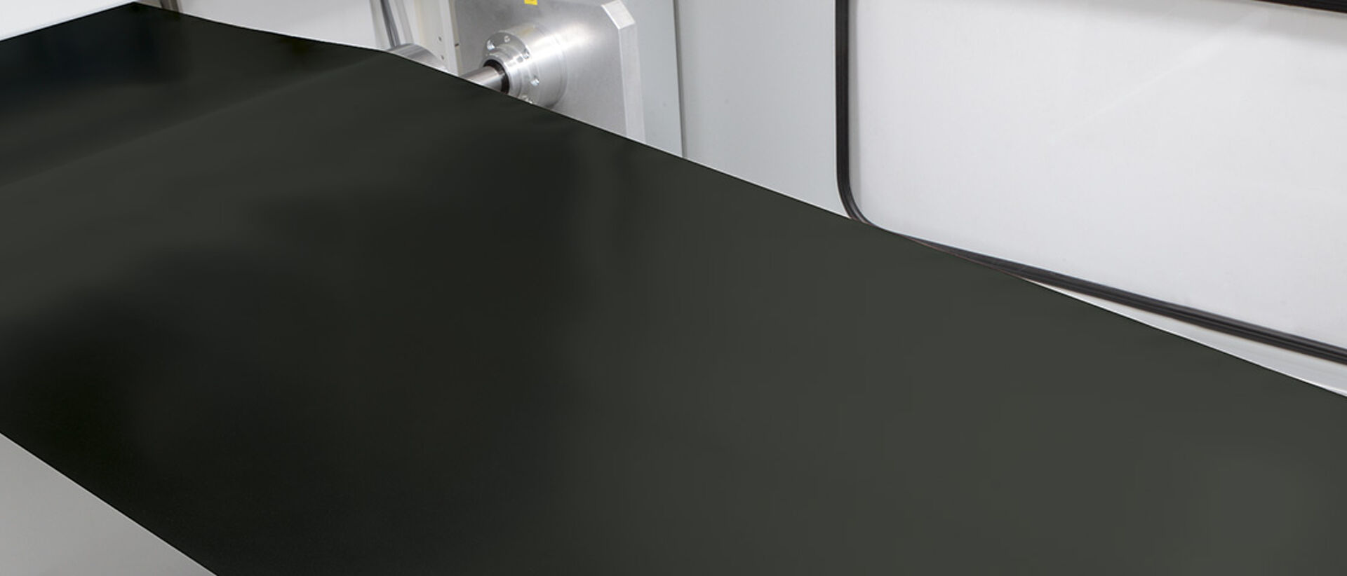 R2R handling and processing Black roll in a machine